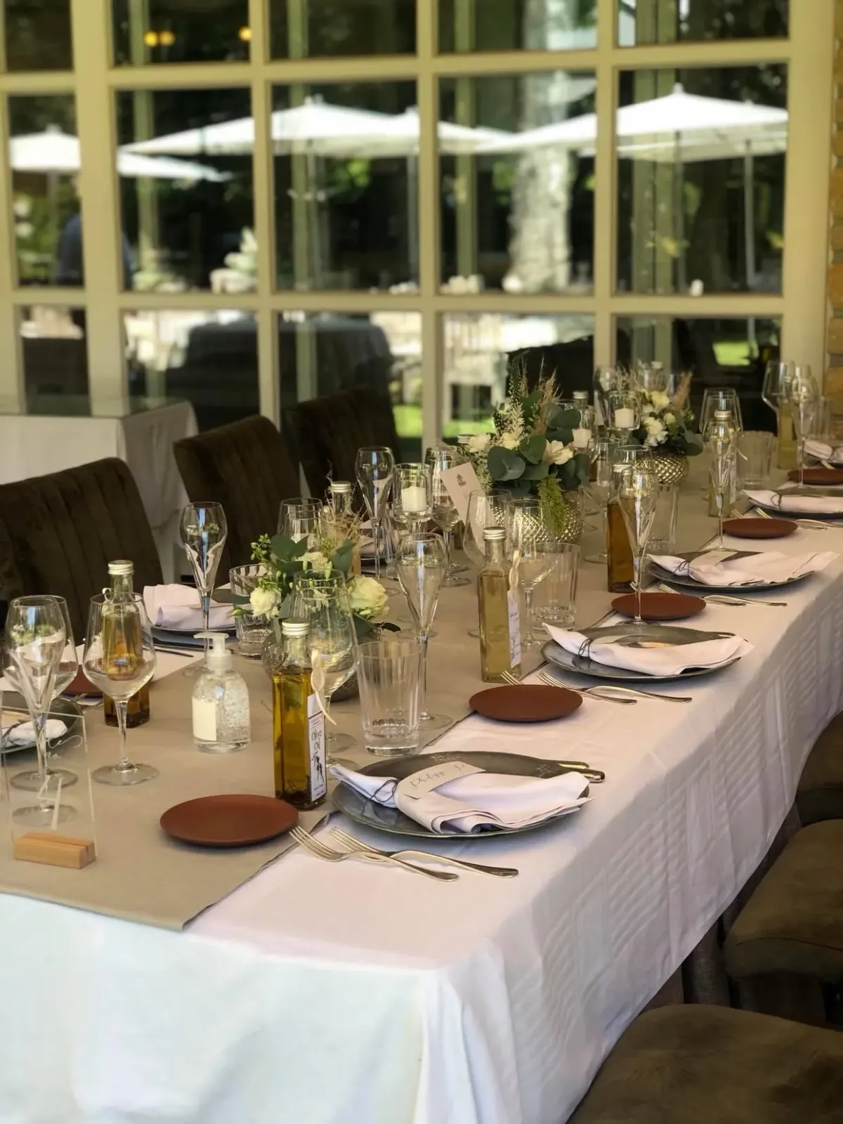 Grande salle de restaurant