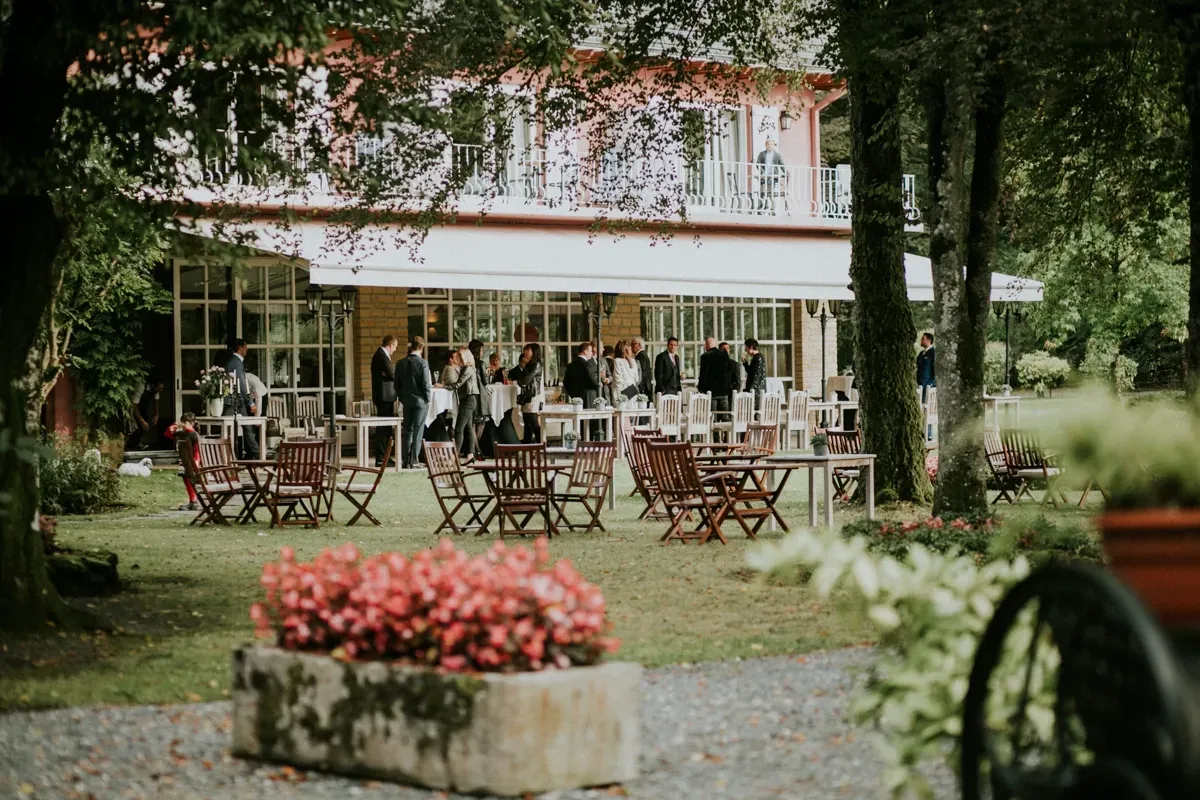 Grande salle de restaurant