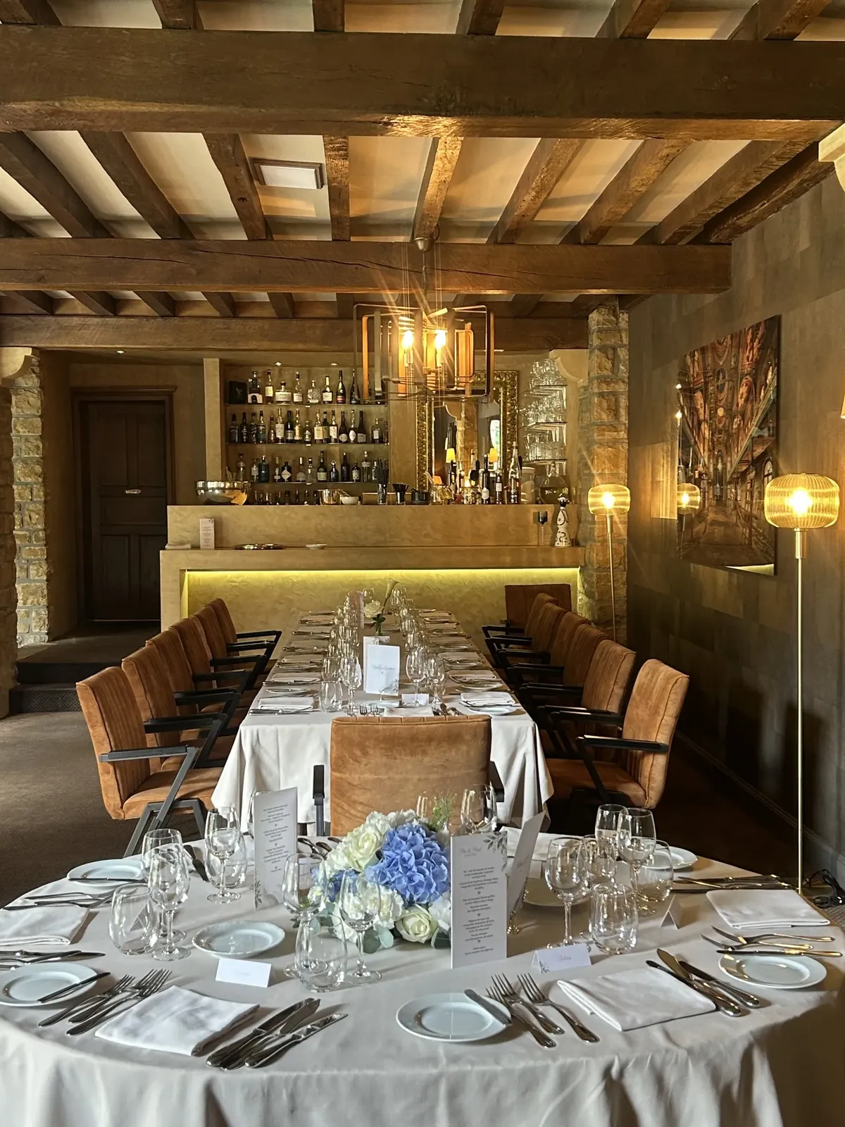 Grande salle de restaurant