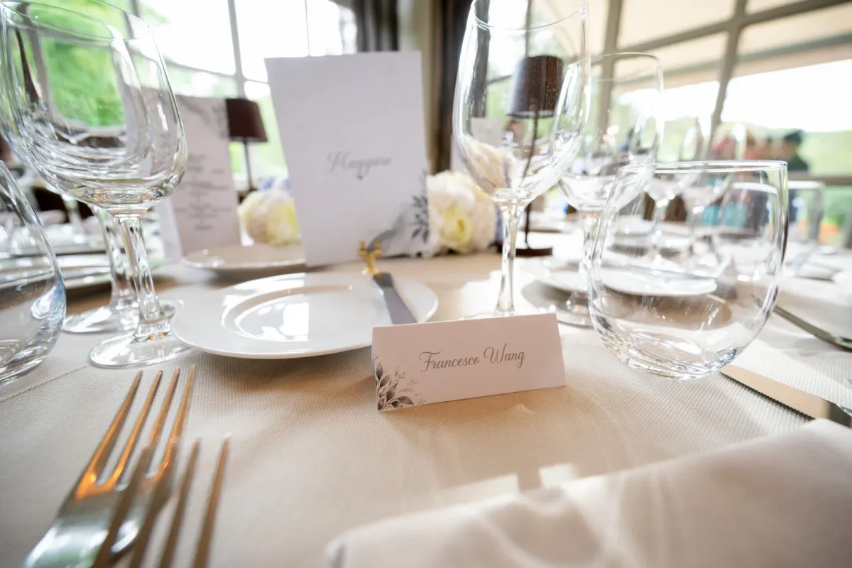 Grande salle de restaurant